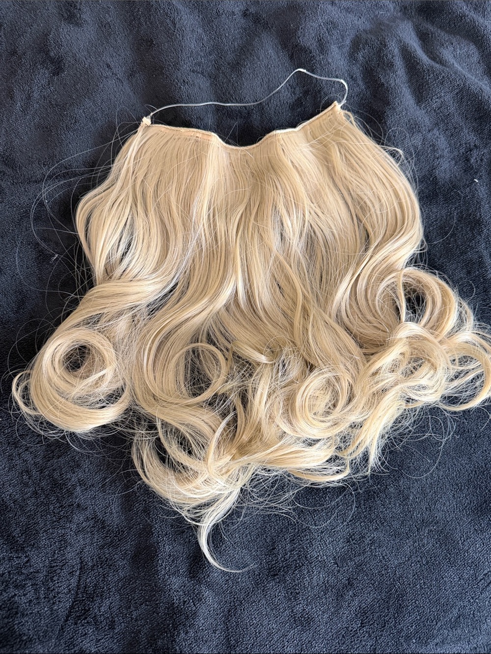 NWOT Blonde Clip-In Hair Halo-style Extension - Natural Wave